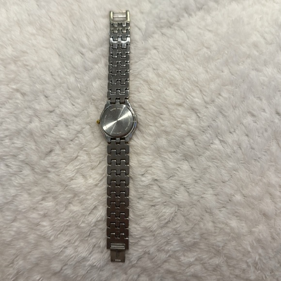 Bulova Womens Gold Tone & Stainless Silver Two-Tone Quartz Watch New Battery - Picture 5 of 6